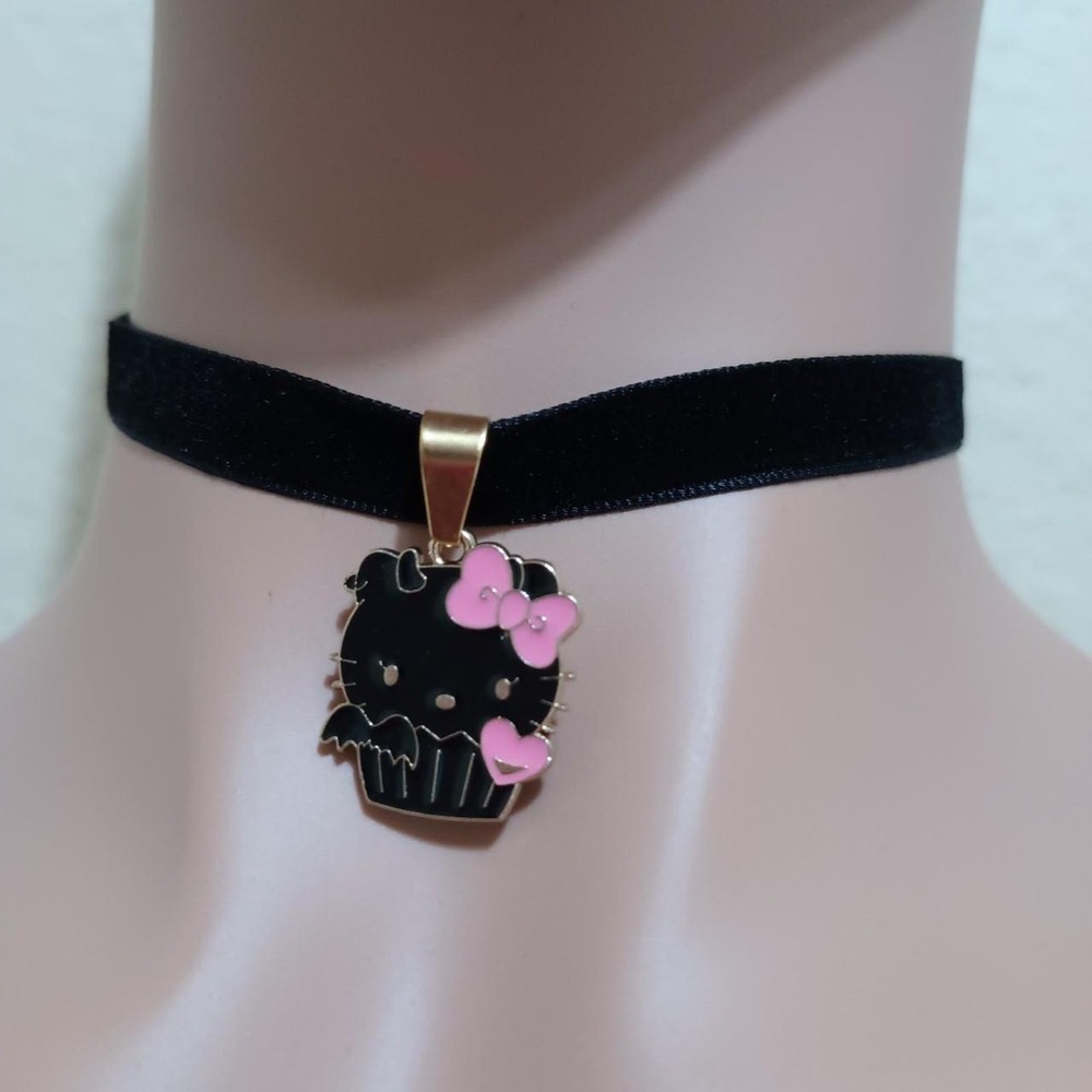 Hello kitty black cupcake muffin